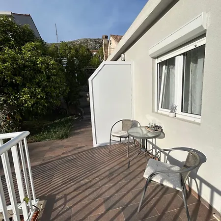 Garden New 2025 Apartment
